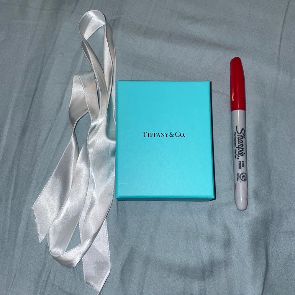 Tiffany empty box with ribbon